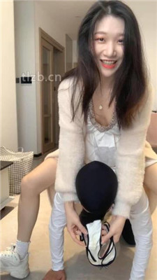 图片[5]_【小麦】小白鞋白袜-脚踩喂香蕉/木乃伊人肉脚垫_HD绳艺资源