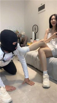 图片[8]_【小麦】小白鞋白袜-脚踩喂香蕉/木乃伊人肉脚垫_HD绳艺资源