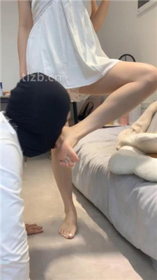 图片[12]_【小麦】小白鞋白袜-脚踩喂香蕉/木乃伊人肉脚垫_HD绳艺资源