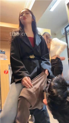 图片[17]_【尤物大大】大学寝室3学生S-艺术闻舔脏鞋/踩踏骑马转胯/脚插嘴_HD绳艺资源