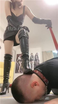 图片[13]_【若冰】艺术舔长靴/耳光/啃食丝袜脚/口水圣水_HD绳艺资源