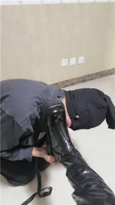 图片[2]_【狐妹】跪舔黑丝裸足-恋足调_HD绳艺资源