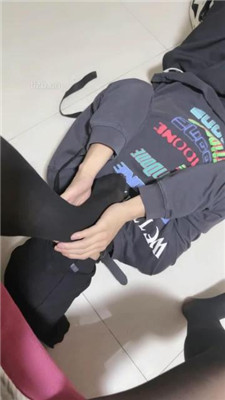 图片[6]_【狐妹】跪舔黑丝裸足-恋足调_HD绳艺资源