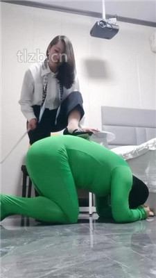 图片[17]_【冷御绳艺导师】板子抽打/鞋抽耳光/脚插嘴_HD绳艺资源