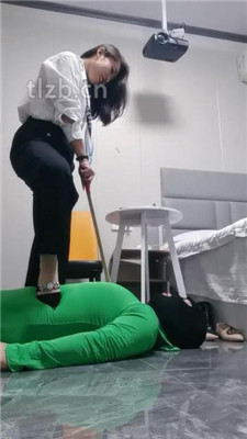 图片[18]_【冷御绳艺导师】板子抽打/鞋抽耳光/脚插嘴_HD绳艺资源