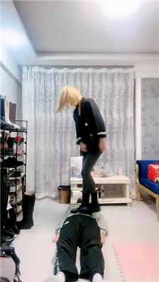 图片[21]_【兔兔大人】短靴踩踏/舔脏鞋底/骑脖转胯/吃袜子/顶裆_HD绳艺资源