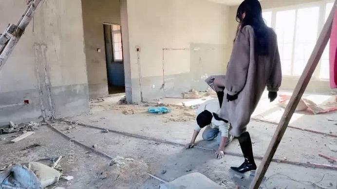 图片[14]_【沅芷大人】烂尾楼调双狗-皮靴踢踹/踩腿活埋/耳光掐脖_HD绳艺资源