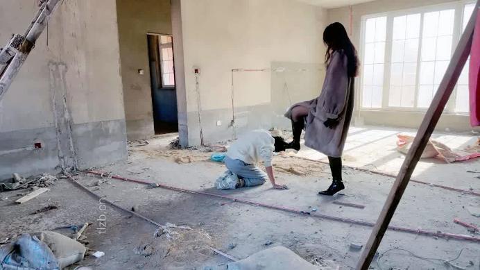 图片[4]_【沅芷大人】烂尾楼调双狗-皮靴踢踹/踩腿活埋/耳光掐脖_HD绳艺资源