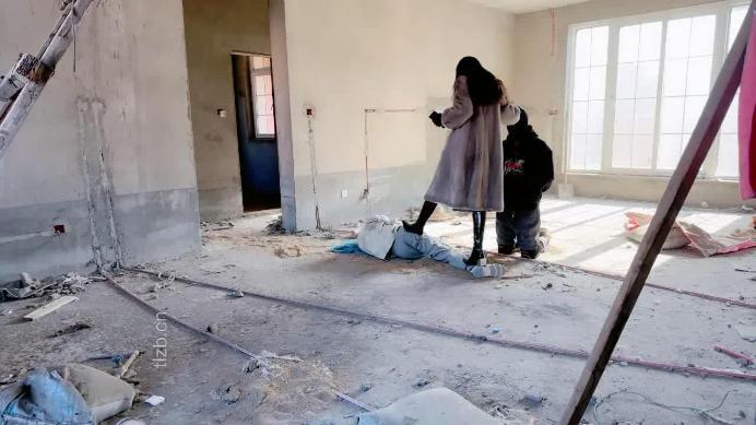 图片[5]_【沅芷大人】烂尾楼调双狗-皮靴踢踹/踩腿活埋/耳光掐脖_HD绳艺资源