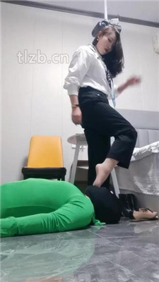 图片[16]_【冷御绳艺导师】板子抽打/鞋抽耳光/脚插嘴_HD绳艺资源