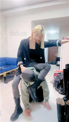 图片[8]_【兔兔大人】短靴踩踏/舔脏鞋底/骑脖转胯/吃袜子/顶裆_HD绳艺资源