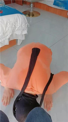 【魅儿】强迫素人狗舔脚-开发喝圣水_HD绳艺资源