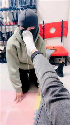 图片[5]_【兔兔大人】短靴踩踏/舔脏鞋底/骑脖转胯/吃袜子/顶裆_HD绳艺资源