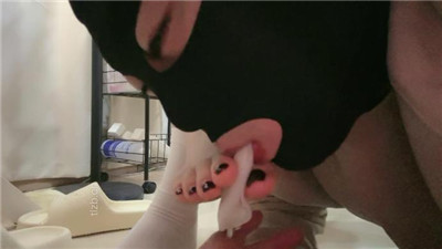 图片[8]_【艾霖】桌底脚下白袜踩虐-吃袜子_HD绳艺资源