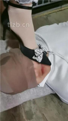 图片[2]_【大美】换3双鞋全体重踩踏_HD绳艺资源