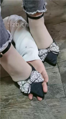 图片[16]_【大美】换3双鞋全体重踩踏_HD绳艺资源