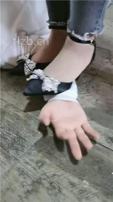 图片[19]_【大美】换3双鞋全体重踩踏_HD绳艺资源