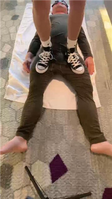 图片[7]_【武汉爱丽丝】高帮帆布鞋白袜全体重踩_HD绳艺资源