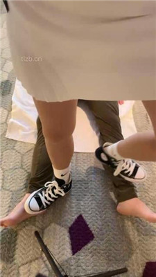 图片[9]_【武汉爱丽丝】高帮帆布鞋白袜全体重踩_HD绳艺资源