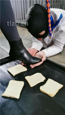 图片[4]_【大美】鞋喂食/吃狗粮/锁住狗畜生_HD绳艺资源