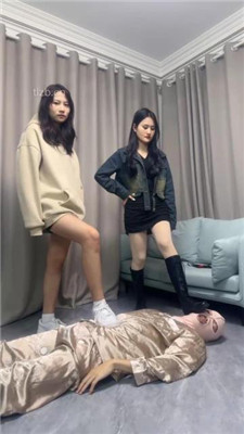 【狗哥】175模特双S-黑鞋白袜高难度挑战踩虐_HD绳艺资源