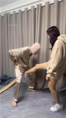 图片[13]_【狗哥】175模特双S-黑鞋白袜高难度挑战踩虐_HD绳艺资源