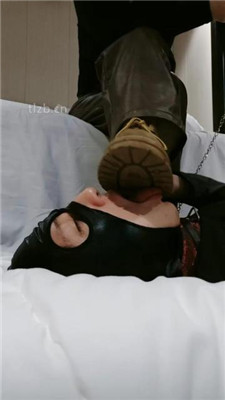 图片[2]_【玥野兔】狂舔短靴原味棉袜裸足_HD绳艺资源