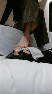 图片[4]_【玥野兔】狂舔短靴原味棉袜裸足_HD绳艺资源