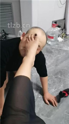 【冷御绳艺导师】老狗下跪舔主人裸足_HD绳艺资源