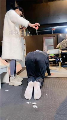 图片[10]_【冰诺】运动鞋白袜全体重踩踏/人体座椅/踢踹_HD绳艺资源