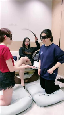 图片[2]_【小羊】双母畜下跪犯贱-训练恋足舔-高跟踩掐脖窒息_HD绳艺资源