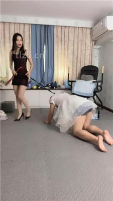 【奶萍】调变装狗奴-骑马转胯/肉丝脚捂脸【完整版】_HD绳艺资源