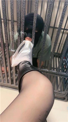 【木子大大】圈养狗笼的狗迷恋内裤_HD绳艺资源