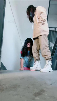 图片[4]_【桃子老师】楼梯间遛狗/踩踏碾压/揪耳朵_HD绳艺资源