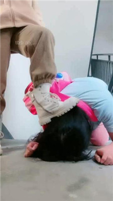 图片[9]_【桃子老师】楼梯间遛狗/踩踏碾压/揪耳朵_HD绳艺资源