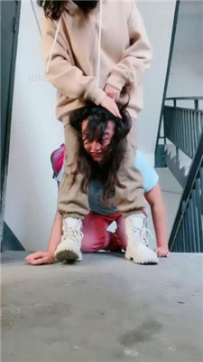 图片[14]_【桃子老师】楼梯间遛狗/踩踏碾压/揪耳朵_HD绳艺资源