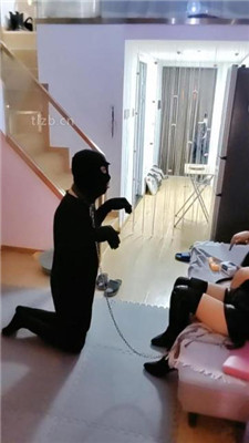 图片[2]_【黑玫瑰】贱奴跪舔长靴/转胯爬行_HD绳艺资源