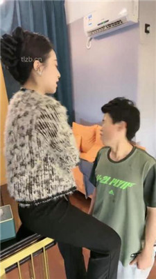 【鑫儿教头】骑脖胯下辱/高跟踩狗舌/桌底踩狗_HD绳艺资源