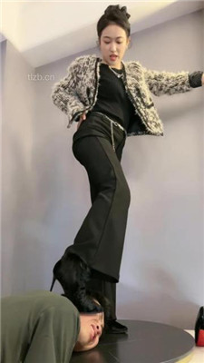 图片[8]_【鑫儿教头】骑脖胯下辱/高跟踩狗舌/桌底踩狗_HD绳艺资源