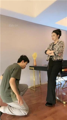 图片[17]_【鑫儿教头】骑脖胯下辱/高跟踩狗舌/桌底踩狗_HD绳艺资源