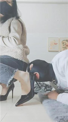 图片[8]_【云儿公主】啃吃脚皮-高跟裸足恋足舔_HD绳艺资源