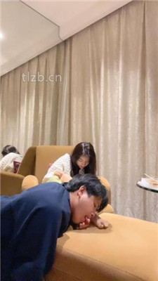 【Alina七】坐狗头/品尝原味裸足/物化人肉坐垫/骑脖打手心_HD绳艺资源