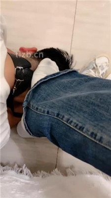 图片[2]_【苏晗】小白鞋高跟踩脚垫/跪舔白袜裸足_HD绳艺资源