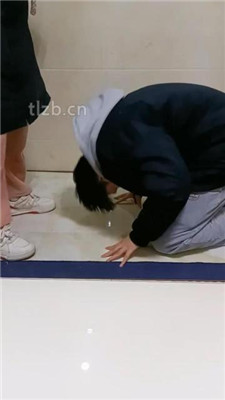 【小妍】运动后脏鞋臭袜虐贱奴_HD绳艺资源