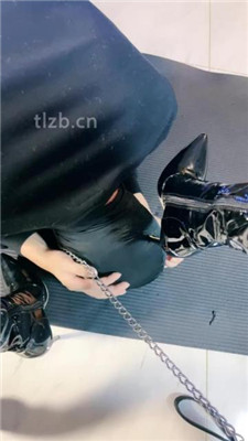 图片[12]_【陈莹斯】长靴踩踏脚垫/闻舔原味黑丝/人肉坐垫_HD绳艺资源