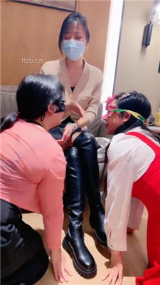 【丹祖宗】双母畜-长靴S-踩踏碾压/舔脏鞋_HD绳艺资源