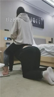 【小妈咪】骑马狗爬/舔白袜裸足_HD绳艺资源