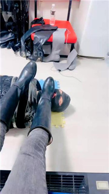 图片[2]_【兔兔大人】胶带绳艺技巧-长靴全体重踩踏_HD绳艺资源