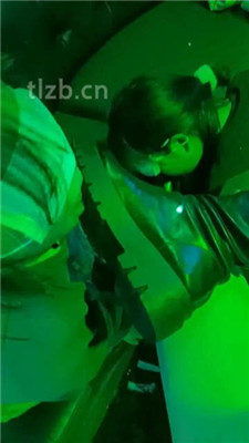 图片[5]_【爱可呀】KTV调双母畜伺候-胯下辱/舔靴恋丝足_HD绳艺资源