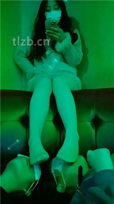 图片[8]_【爱可呀】KTV调双母畜伺候-胯下辱/舔靴恋丝足_HD绳艺资源